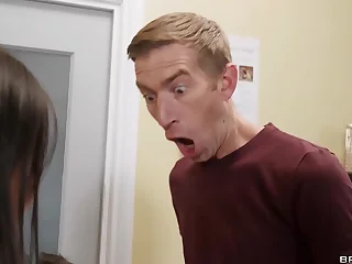 Sneaky Shoe Seduction - Yiming Curiosity / Brazzers  / stream full from www.zzfull.com/retail